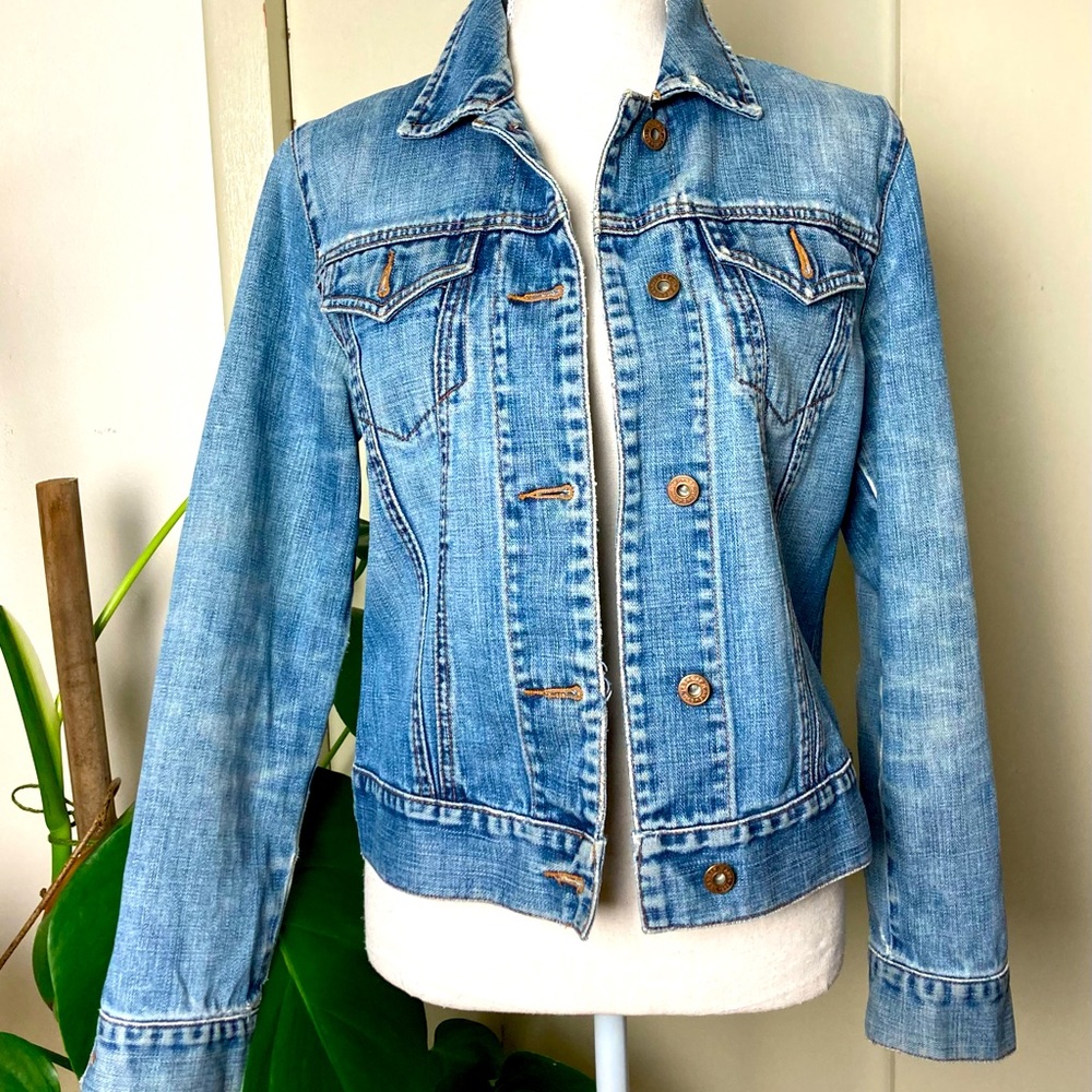 Gap distressed denim jacket, size S, Blue color